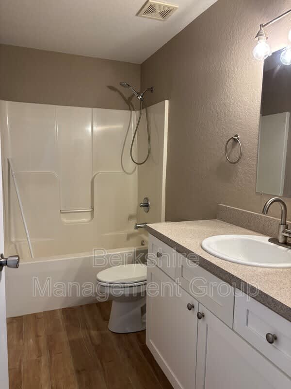 2405 Avenue C Sw – photo 3