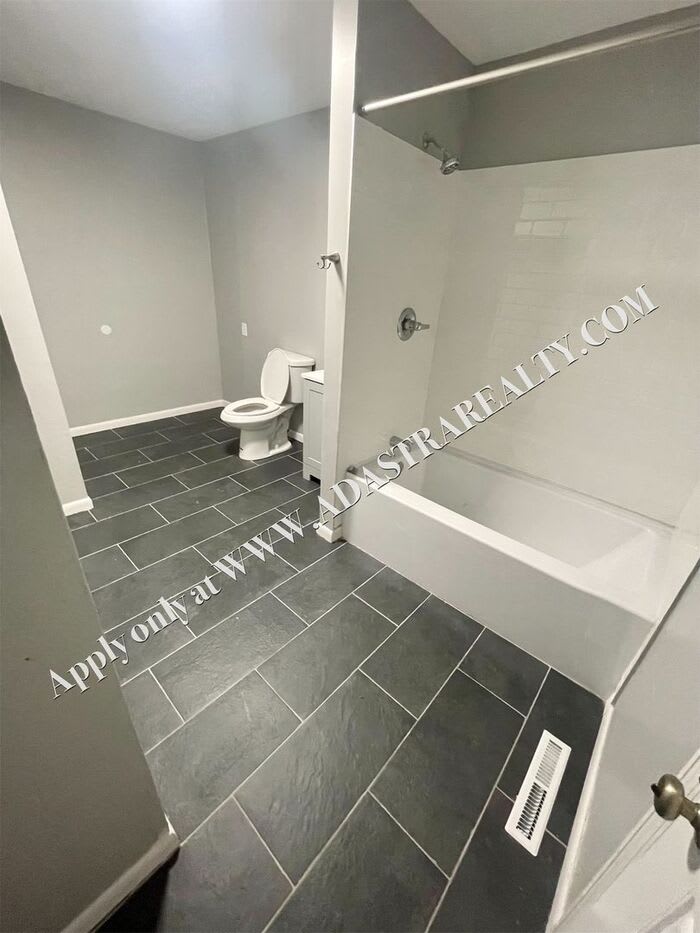 4904 Northeast 44th Terrace – photo 5