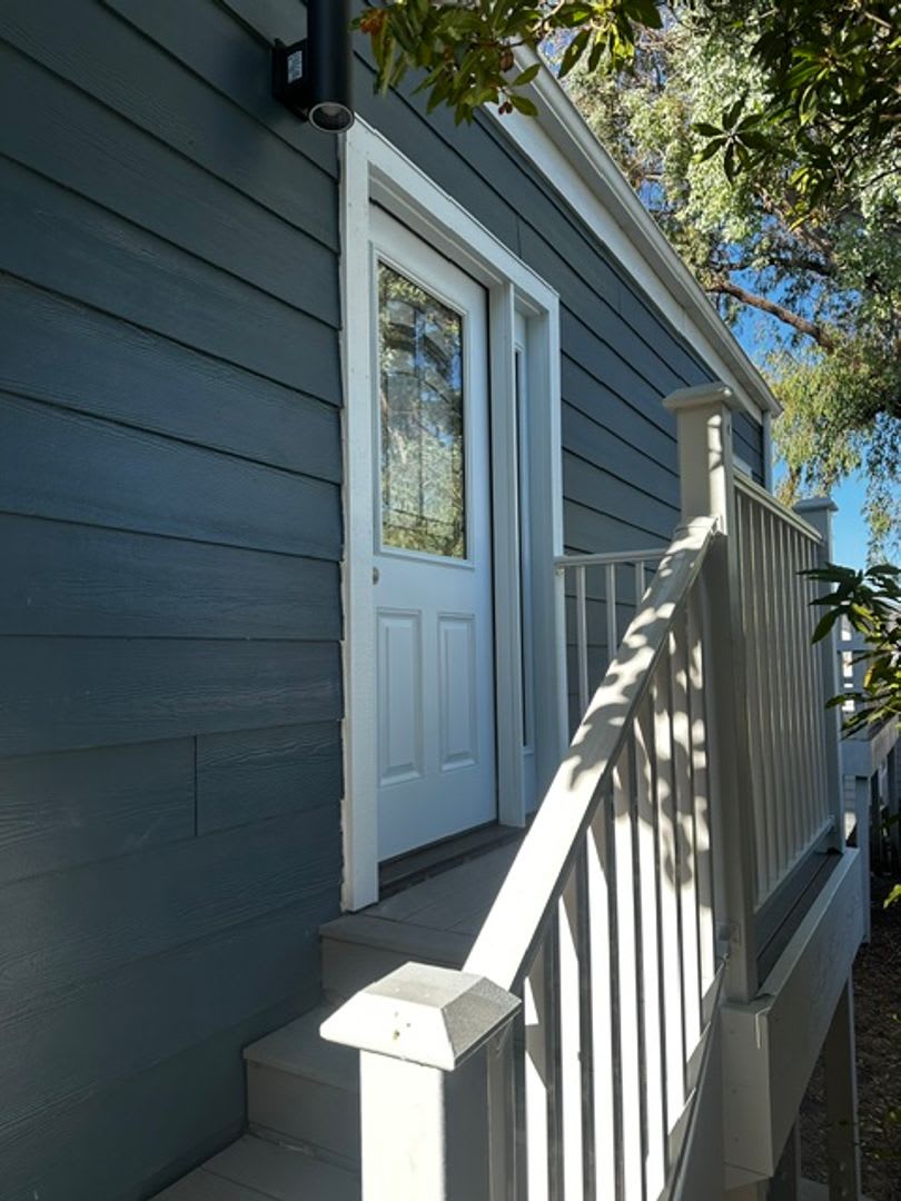 Freshly Renovated Studio Apartment W Utilities Included – photo 1