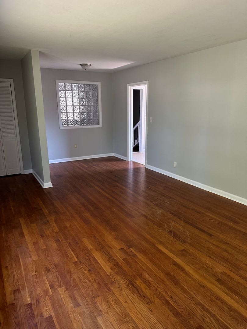 A quaint three bedroom one bath single family house in Lakewood Manor Subdivision – photo 3