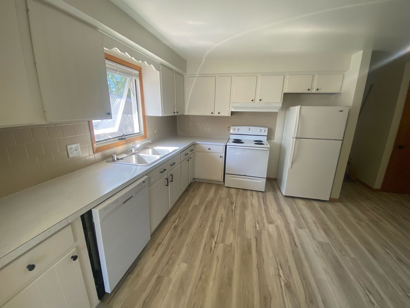 970 Grove Street – photo 2