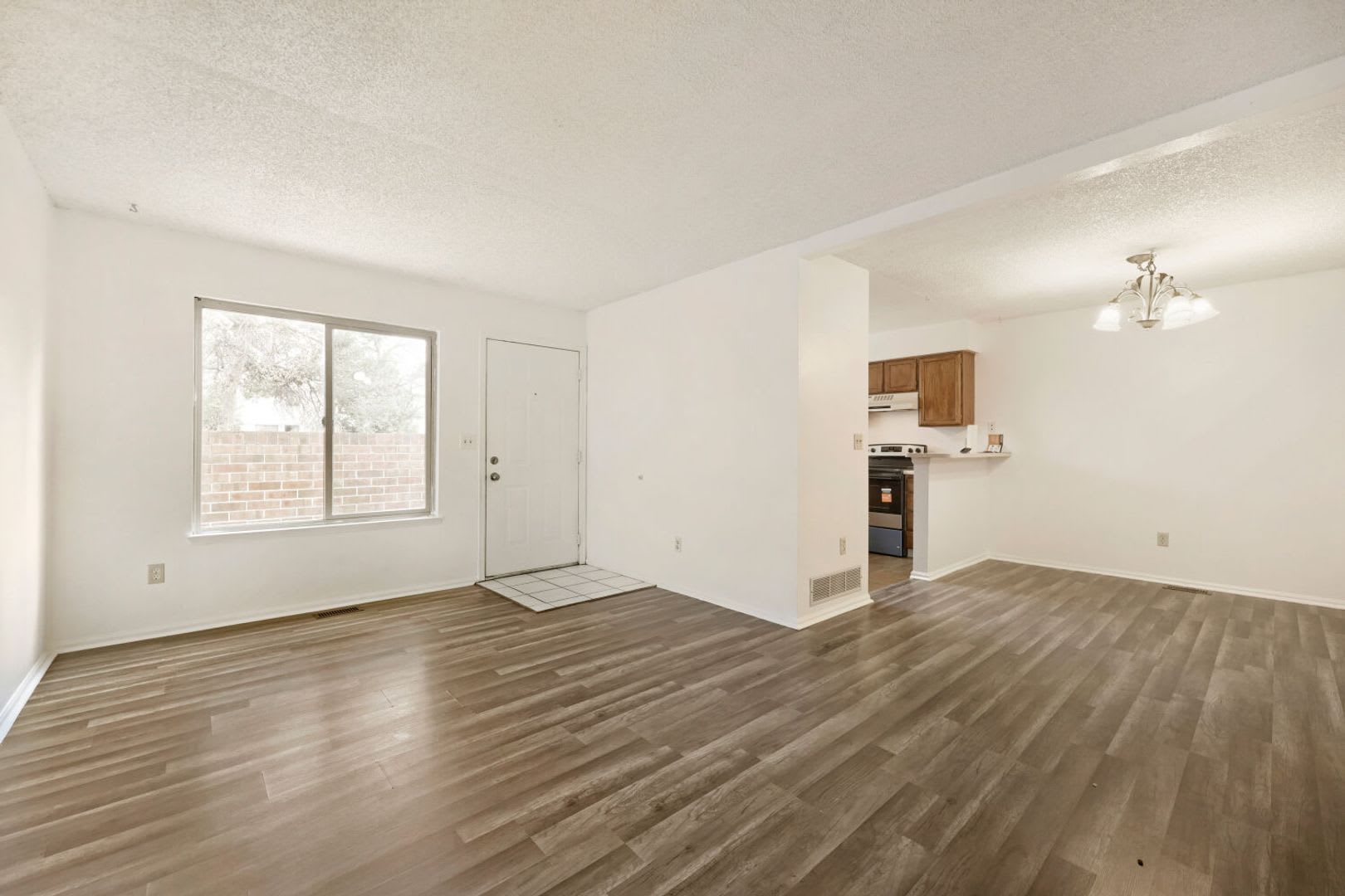 Refreshed 3BD/3BA Townhouse in Thornton – photo 2