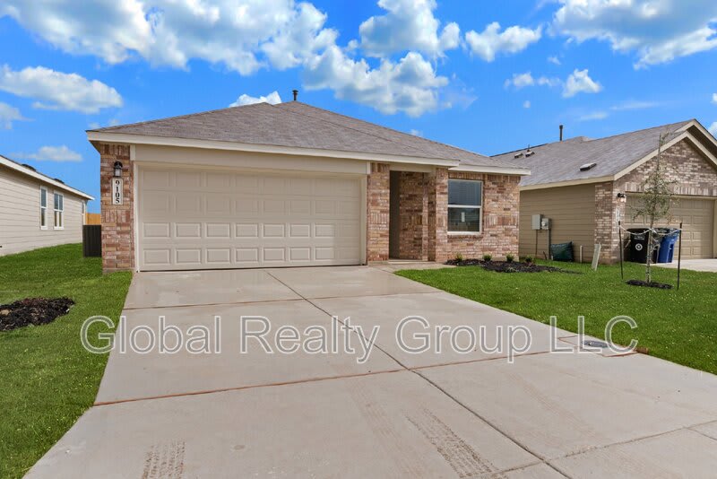 9105 Navarro Vis – photo 2
