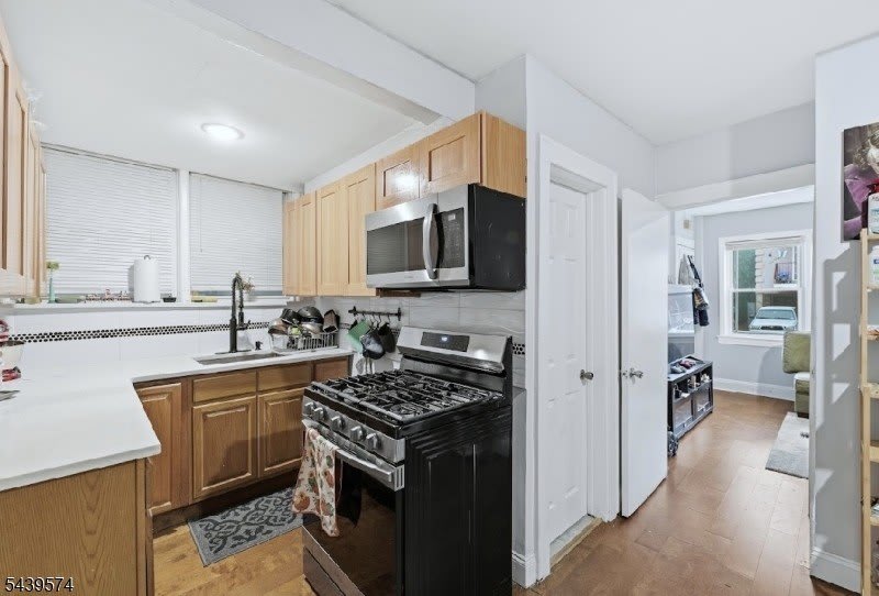 328 John St – photo 2