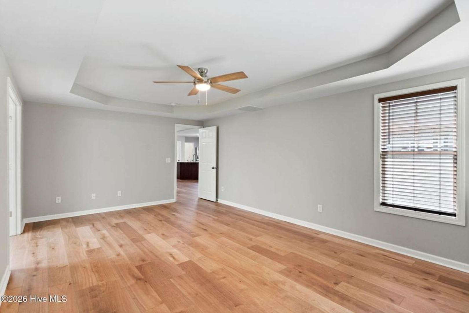Beautiful 5 bedroom 3.5 bath home in The Park at Willowick – photo 4