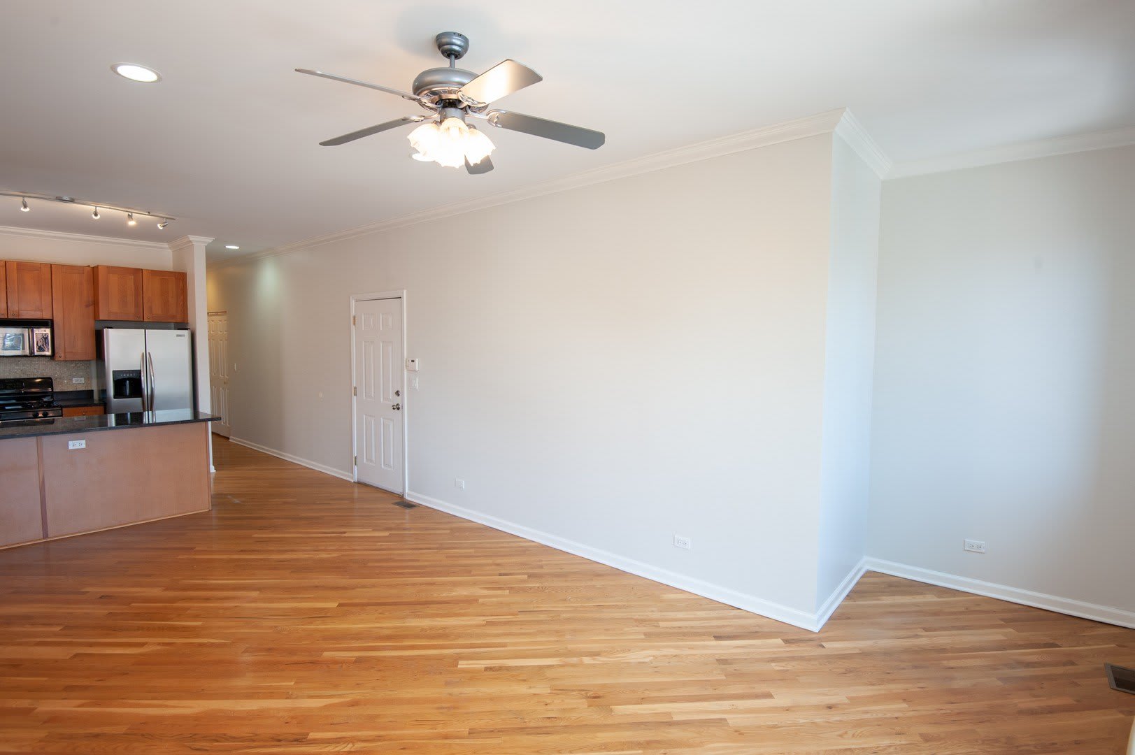 2427 W Augusta Boulevard – photo 4