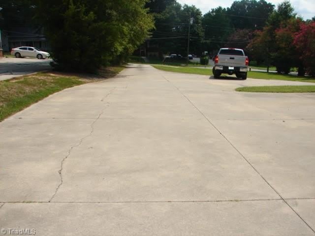 640 Dixon Avenue – photo 3