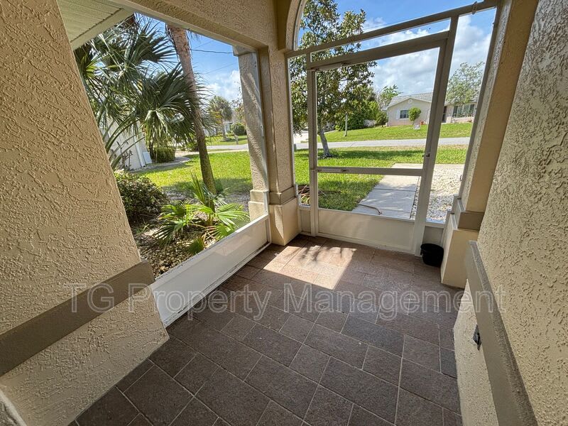 20 Clarendon Ct N – photo 4