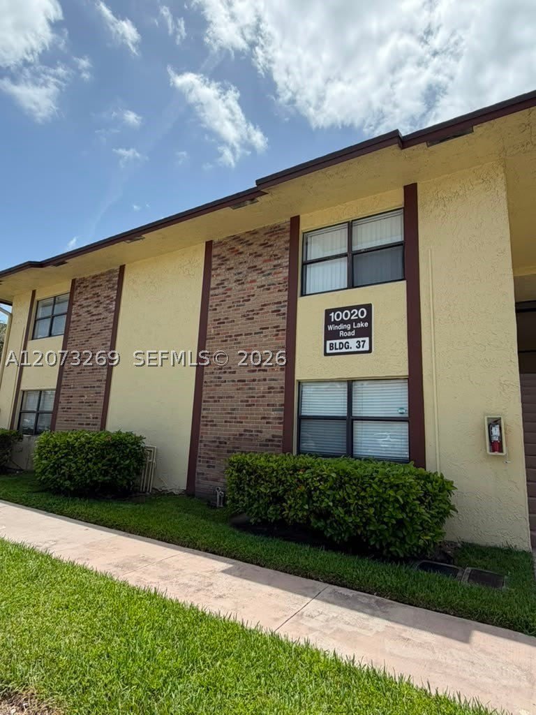 10020 Winding Lake Rd – photo 2