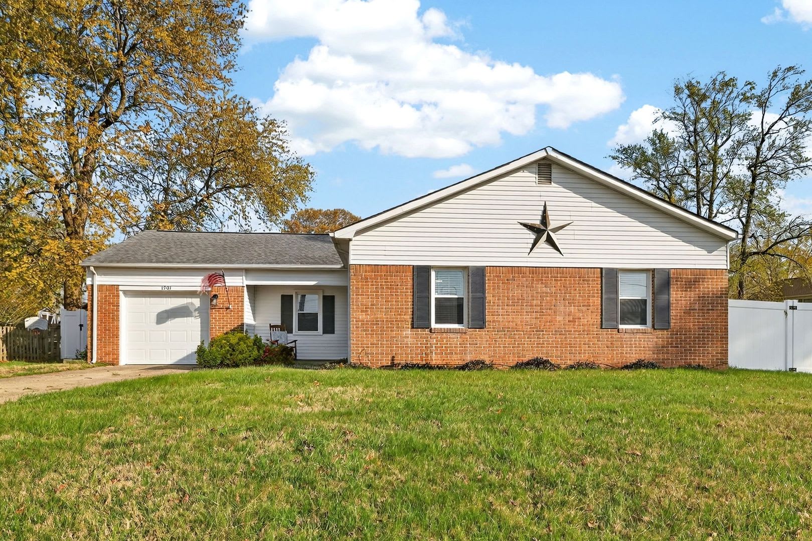3 bed/2 bath home on large corner lot – photo 1