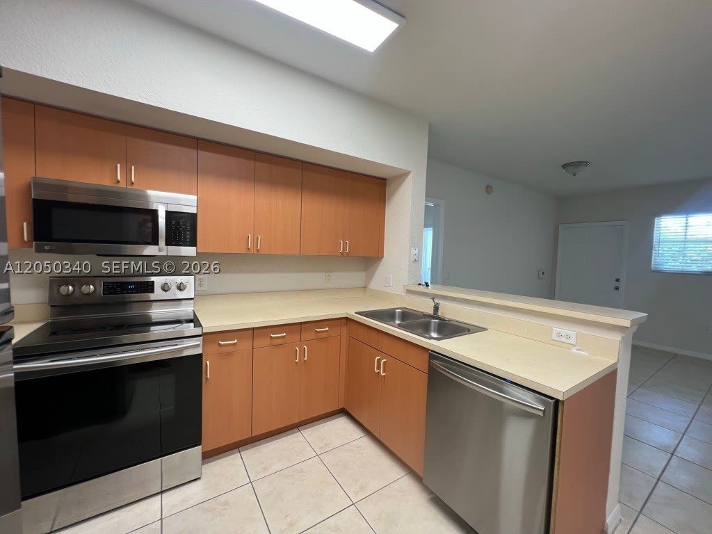 2006 Belmont Ln – photo 4