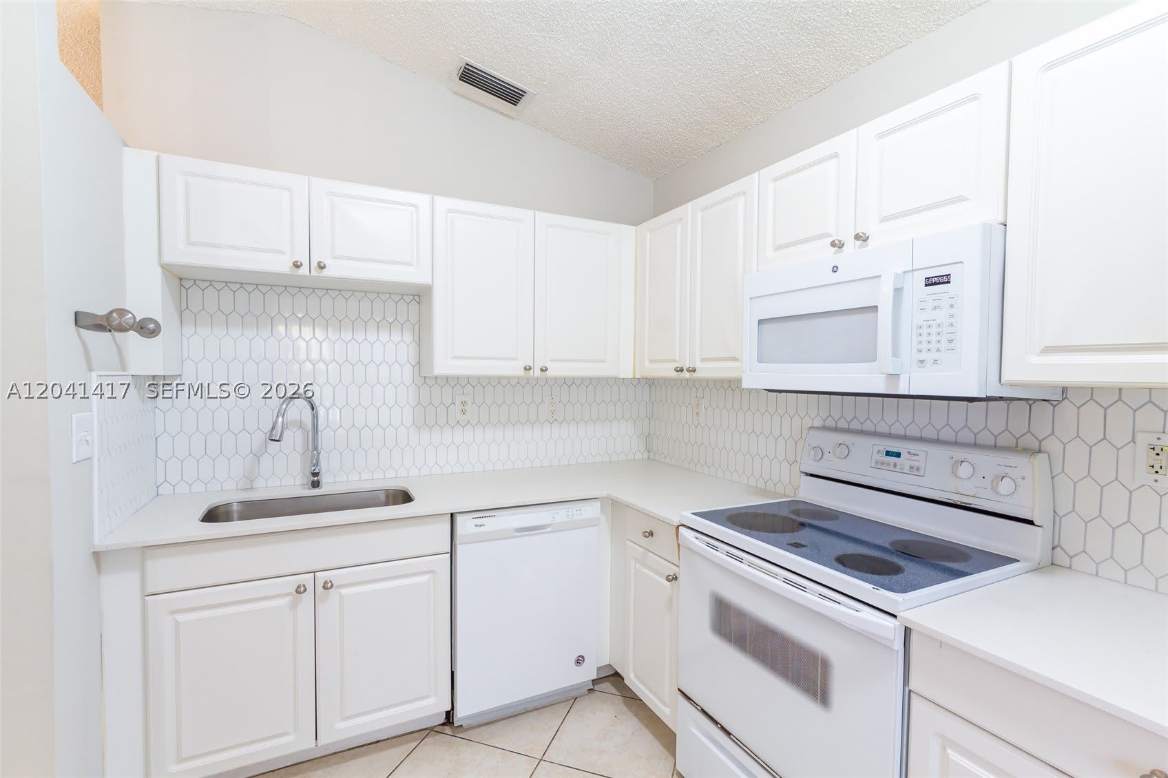 11811 Sw 8Th St – photo 4