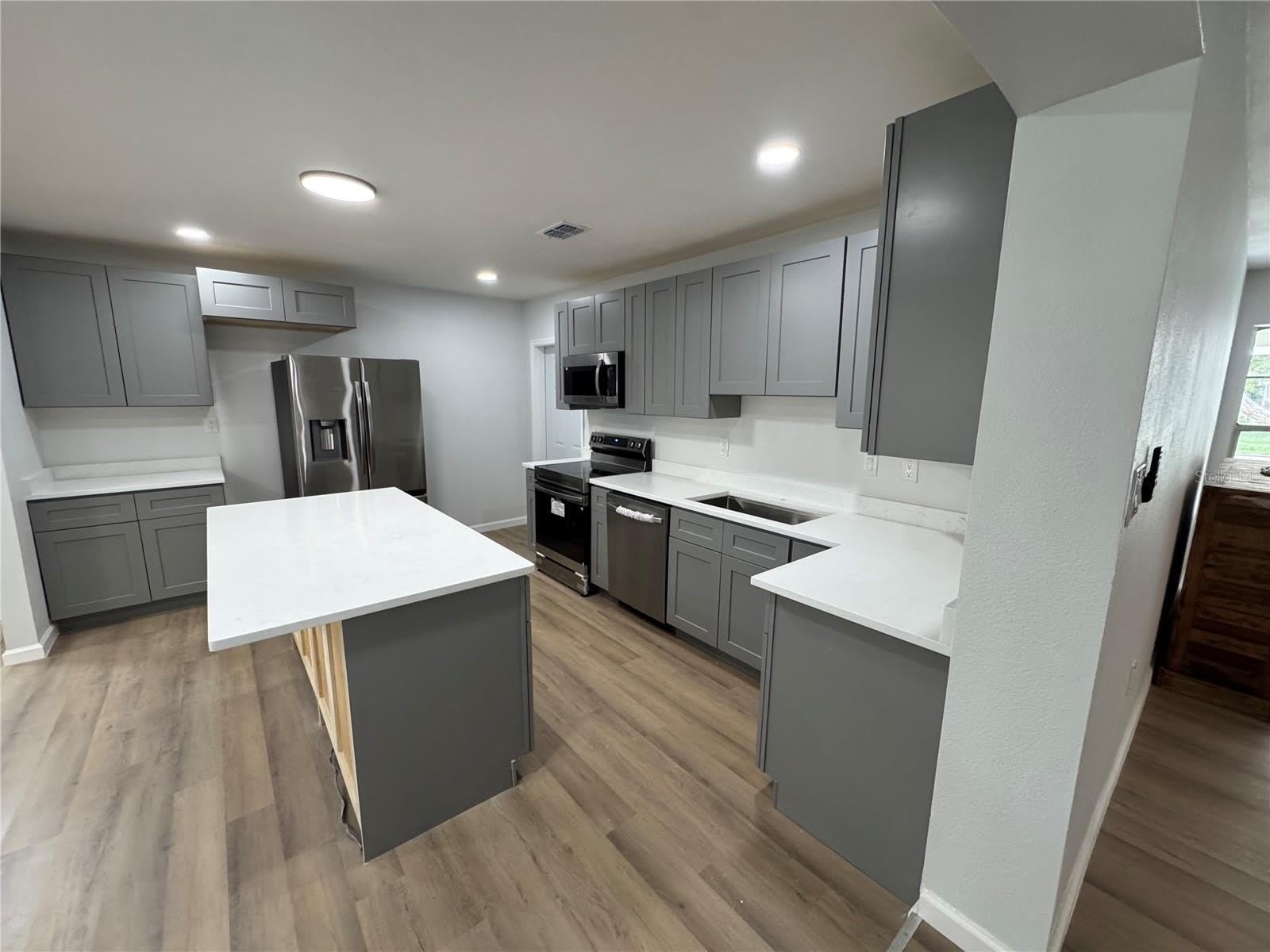 1407 Moselle Avenue – photo 2