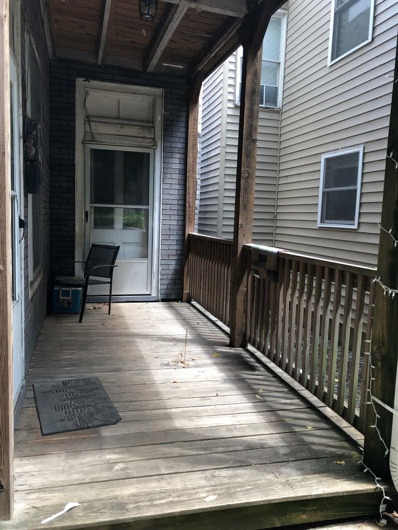 Spacious 4 Bdrm 2 Bath Home Located In Richmond S Fan District W Balcony Walking Distance To Vcu – photo 2