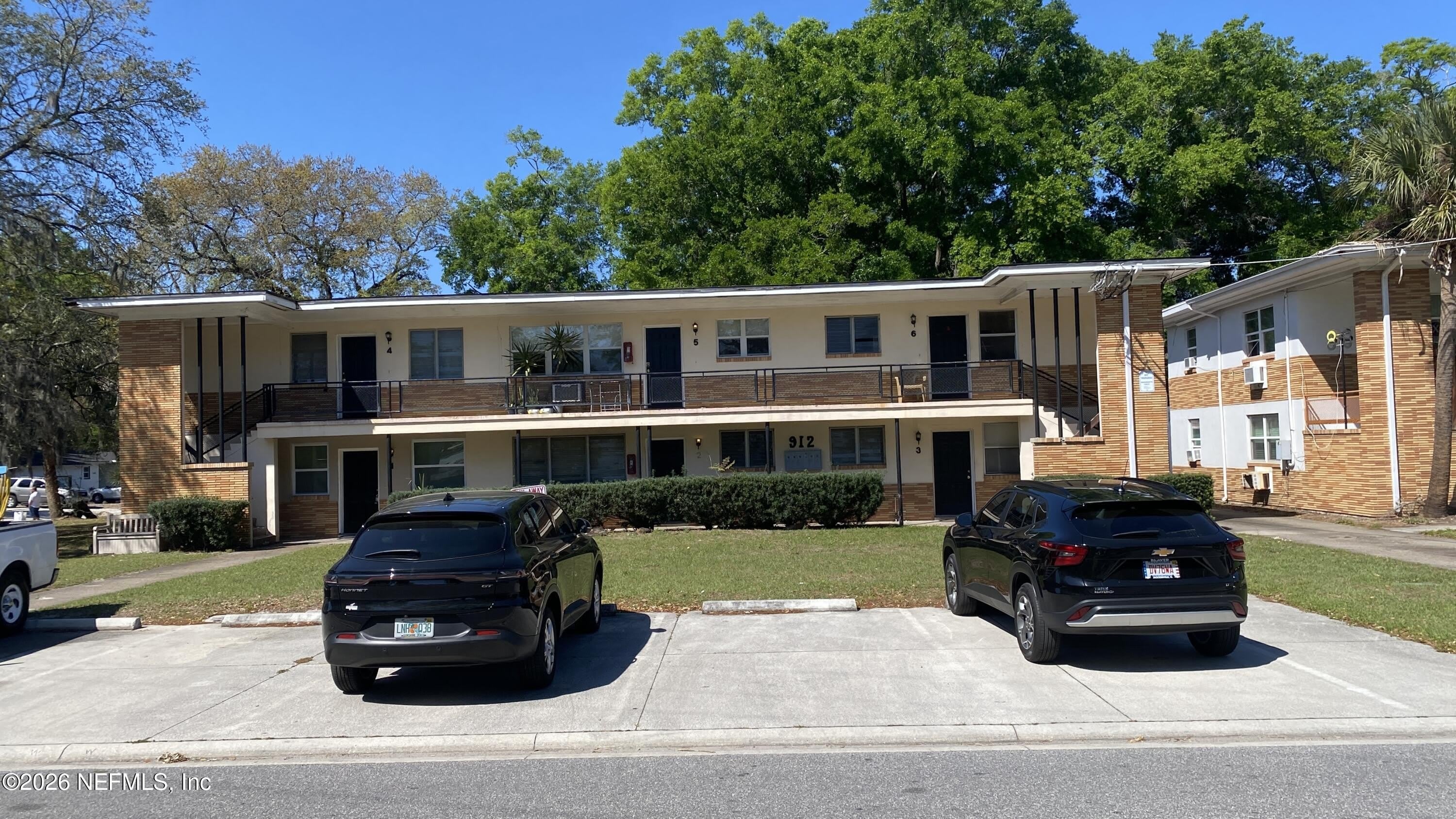 912 ARCO Drive – photo 2