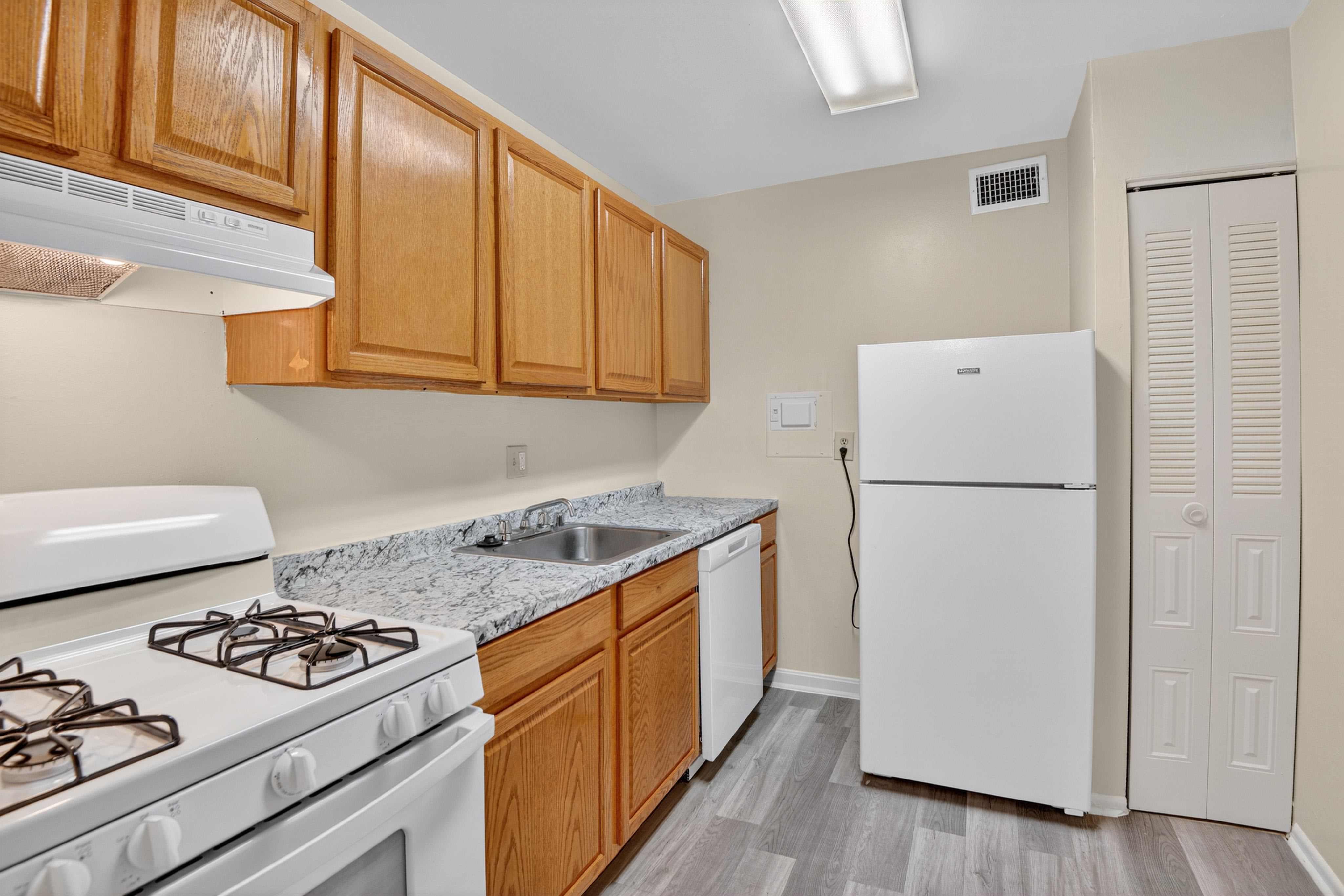 Pinebrook Apartments – photo 2