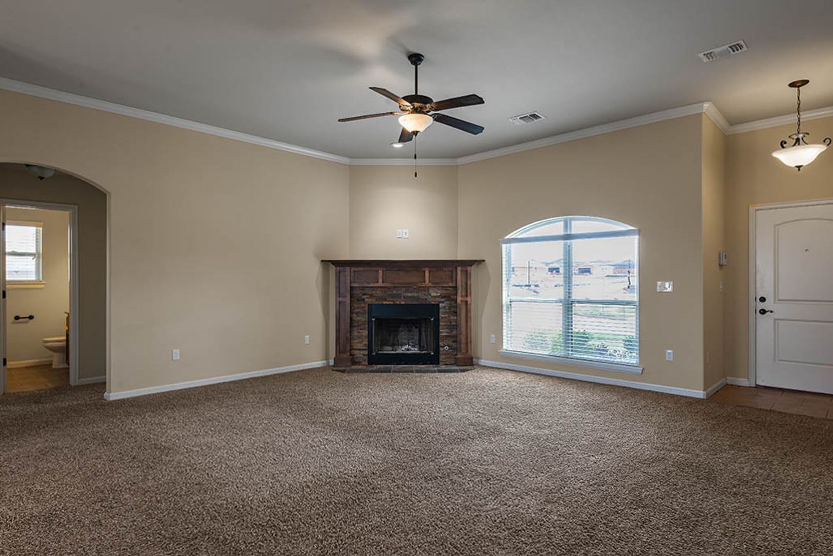 3 Bed 2 Bath With A Workout Room Pool In The Clubhouse – photo 5
