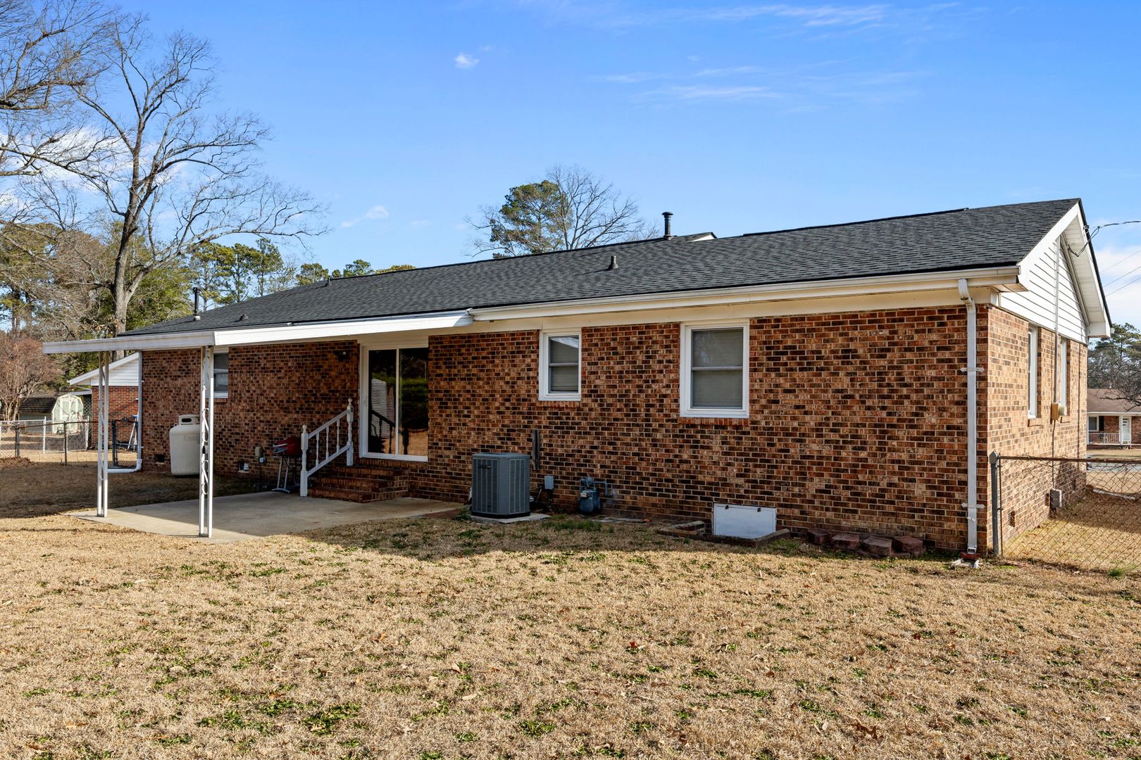 3 Br/2 Ba Ranch Close to Post – photo 2