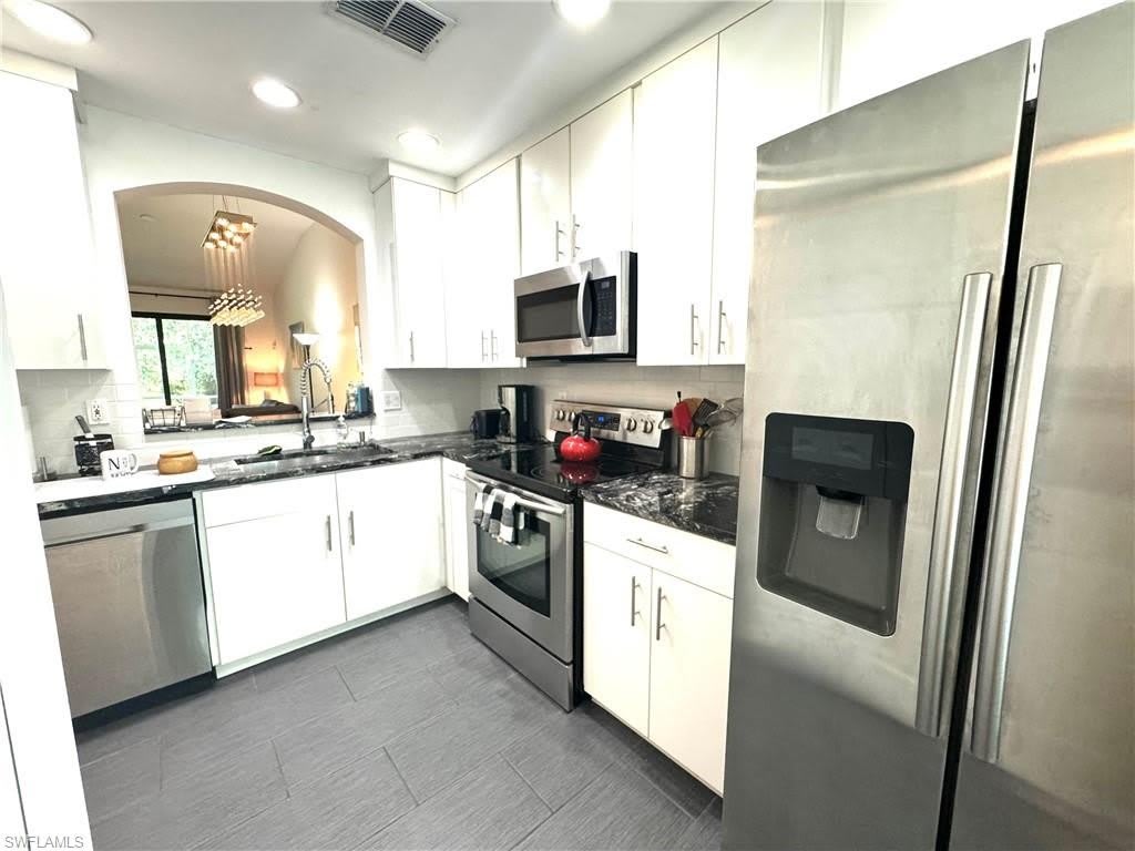 7790 Woodbrook Cir – photo 2