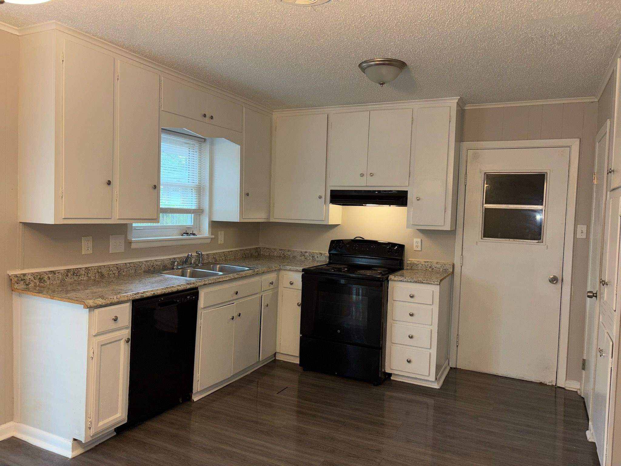 5806 Southwick Dr – photo 4