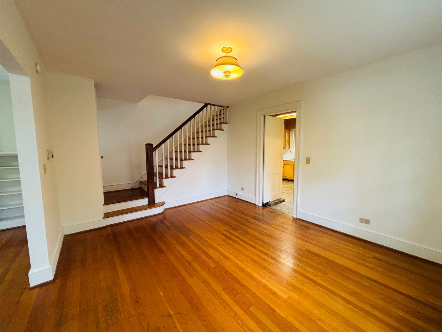 3 Bedroom 1.5 Duplex – photo 4