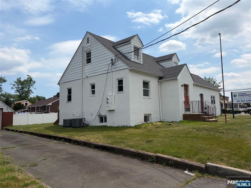 226 Livingston Street – photo 1