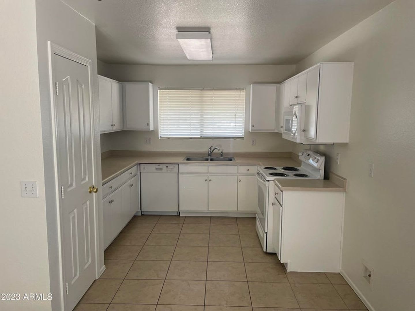3 bedroom 2 bath in Chandler! – photo 3