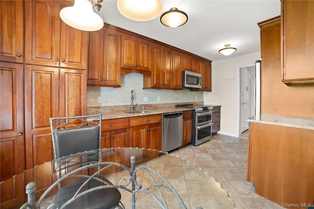 300 High Point Drive – photo 4
