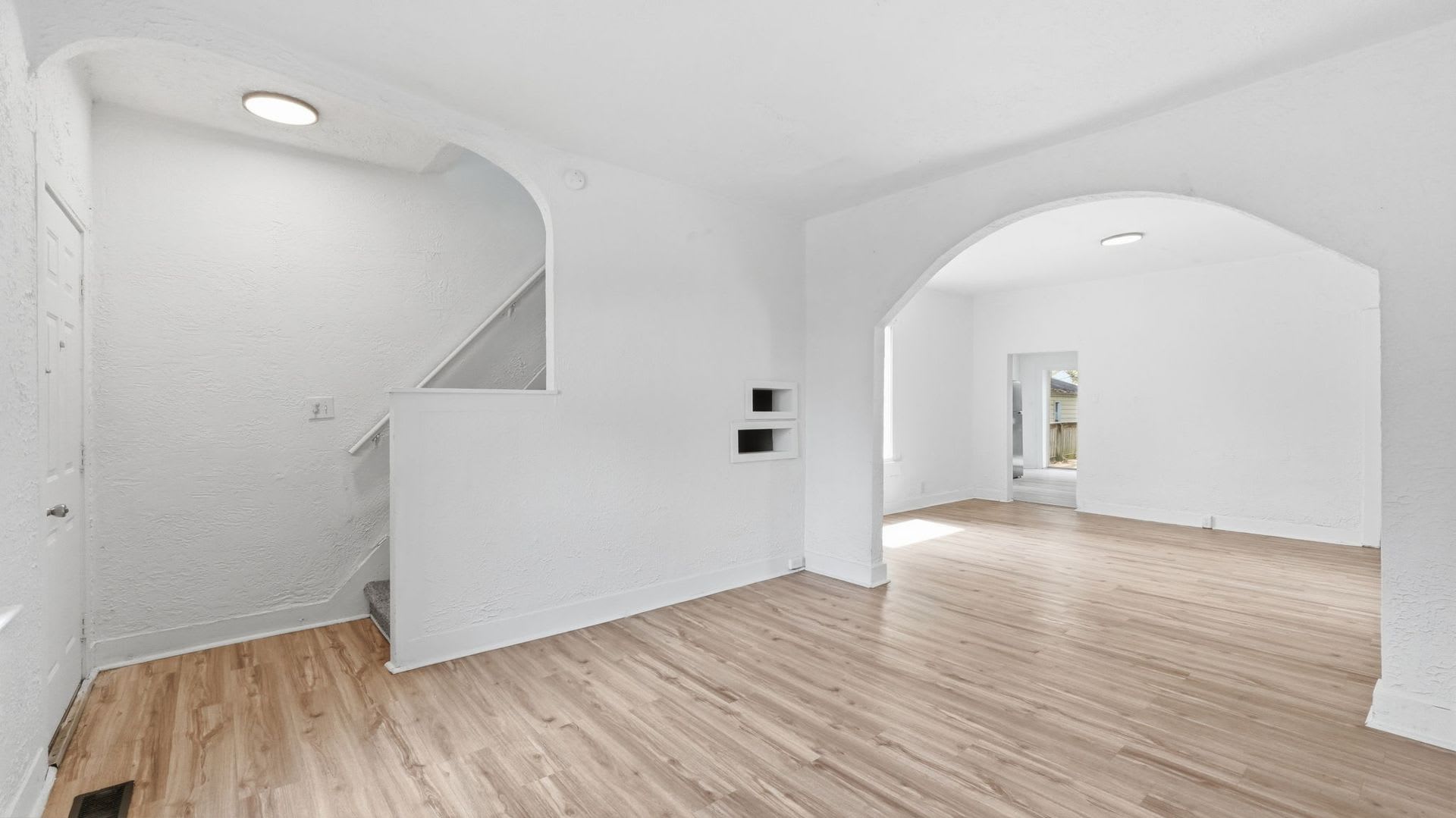 3 Bedroom Home With Modern Updates – photo 2