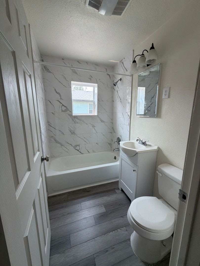 Freshly remodeled 3br 1ba, garage, LVP Flooring throughout. – photo 5