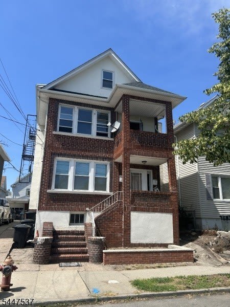 14 Bergen Ave – photo 1