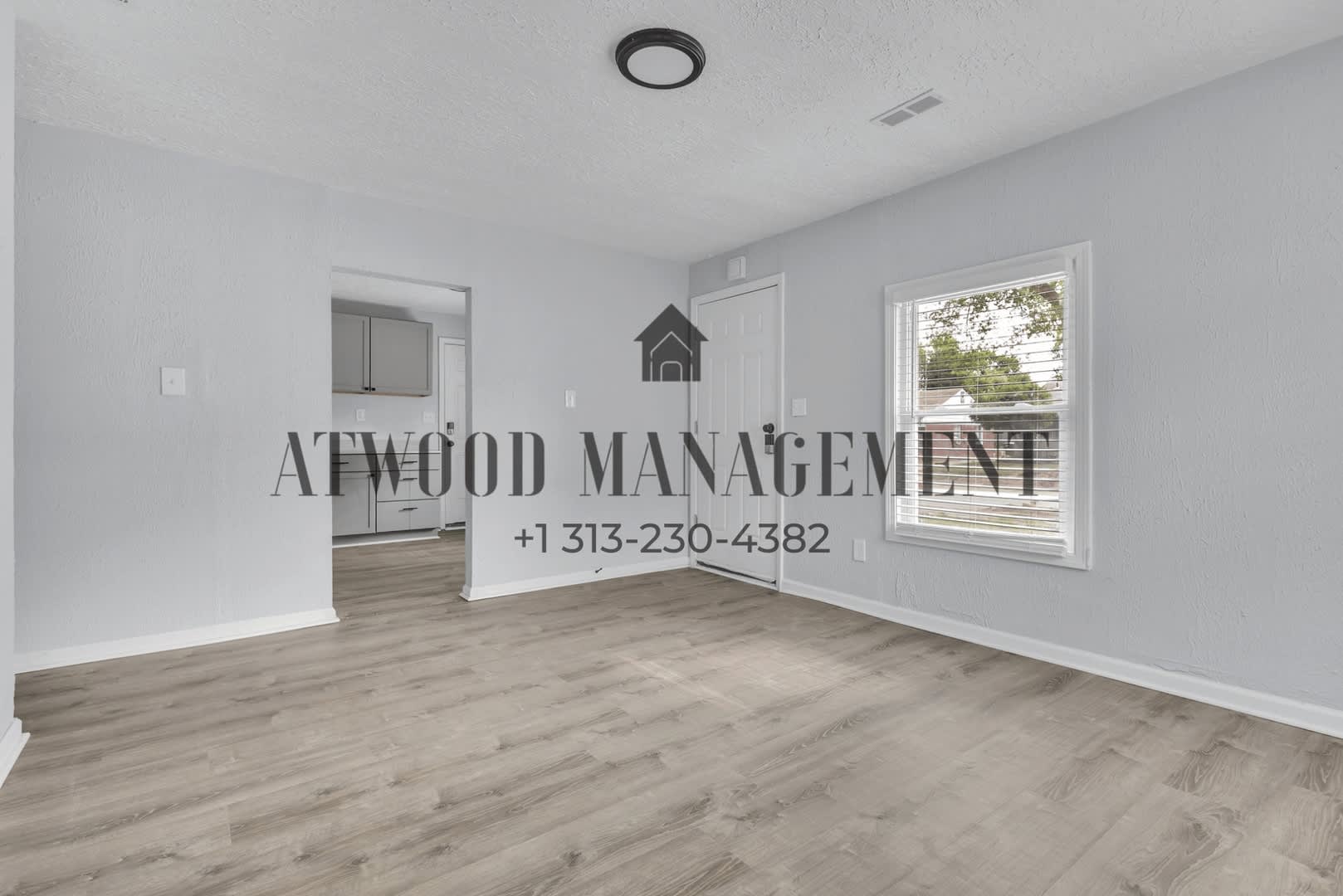 This beautifully updated 4-bedroom, 1-bath single-family home is ready for move-in! – photo 5