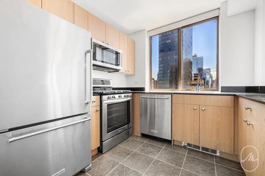 500 West 42nd Street – photo 2