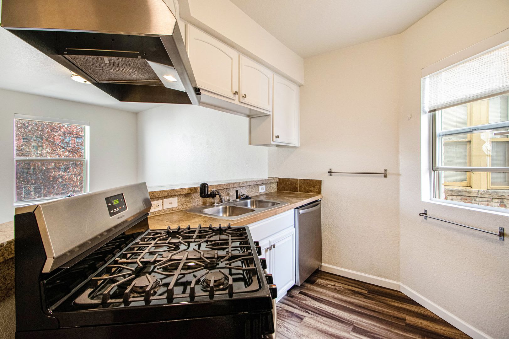 Cute Bungalow in North Capitol Hill – photo 5