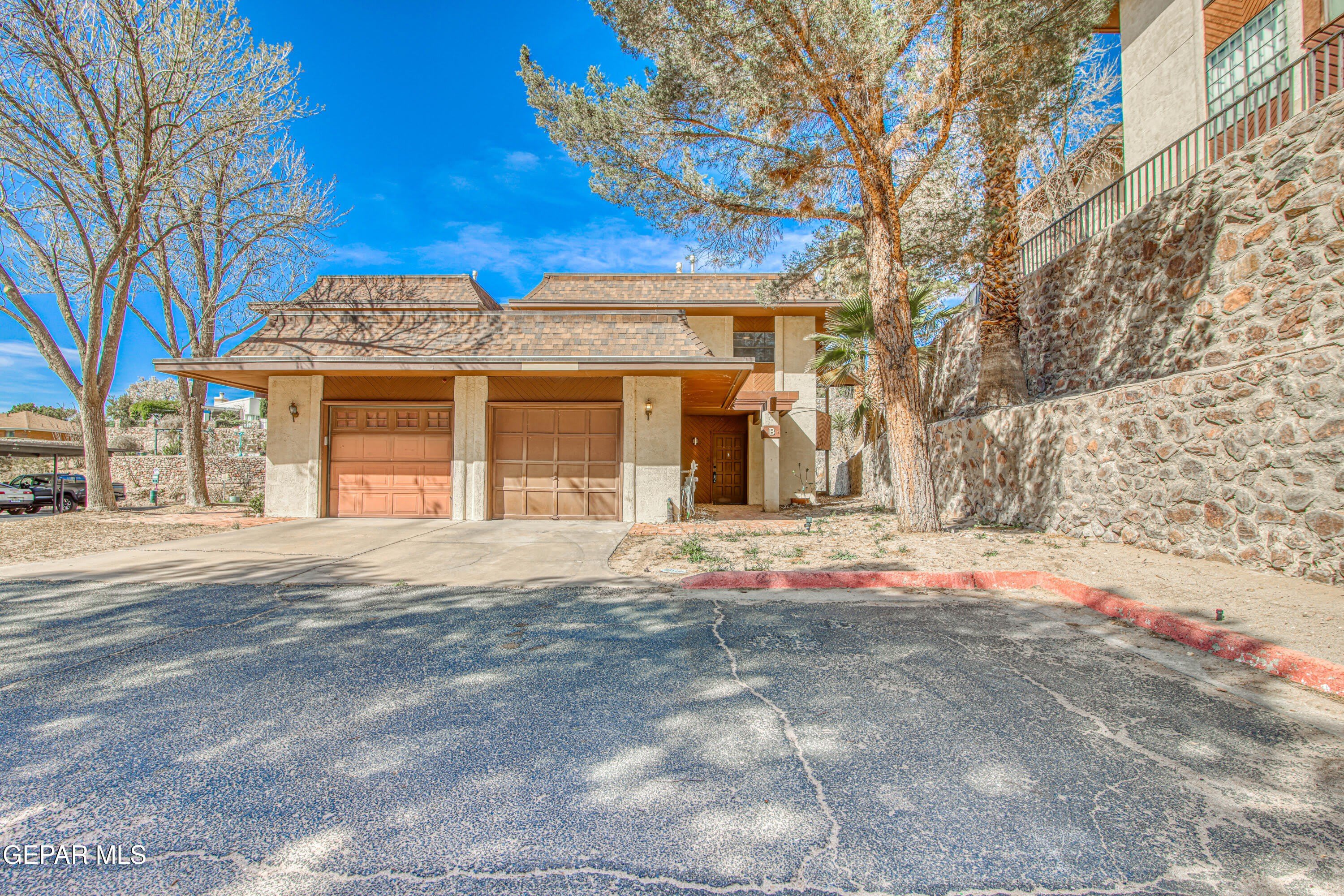 421 IRONDALE Drive – photo 1