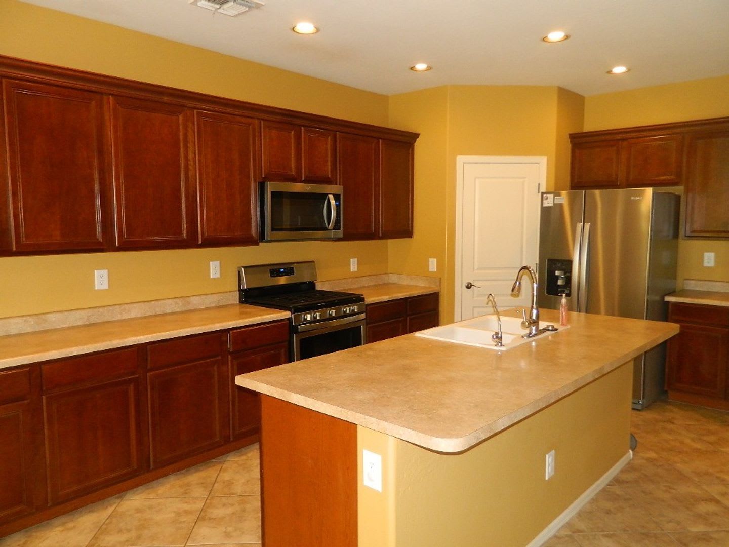 Coming Soon 8.2026 5bedroom 3 baths – photo 4