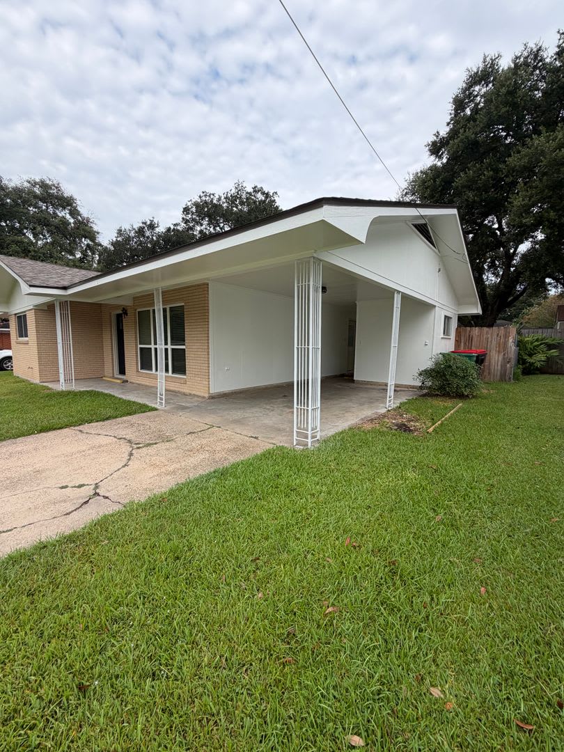 3 Bedroom 1 1 2 Bath Brick Home – photo 4