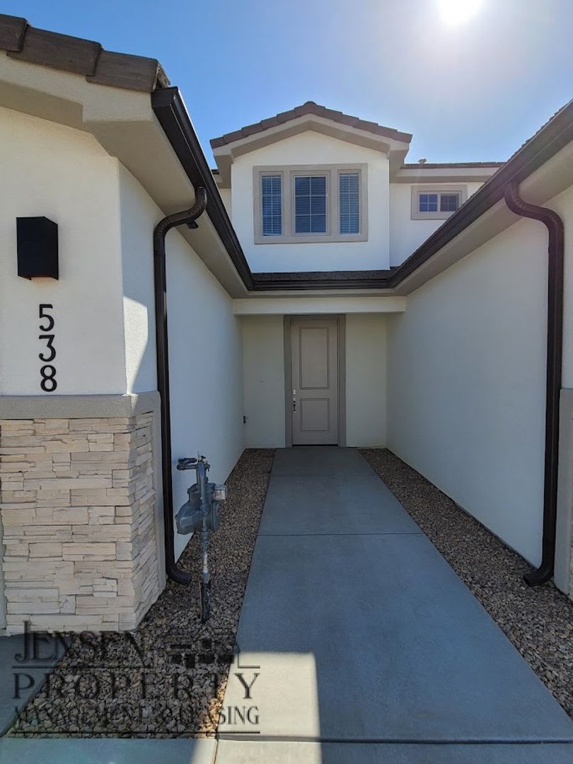 4 Bedroom in Hurricane – photo 3