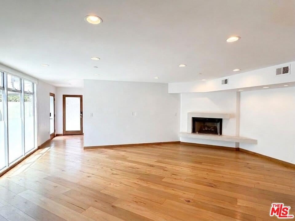 512 Brooks Ave – photo 2