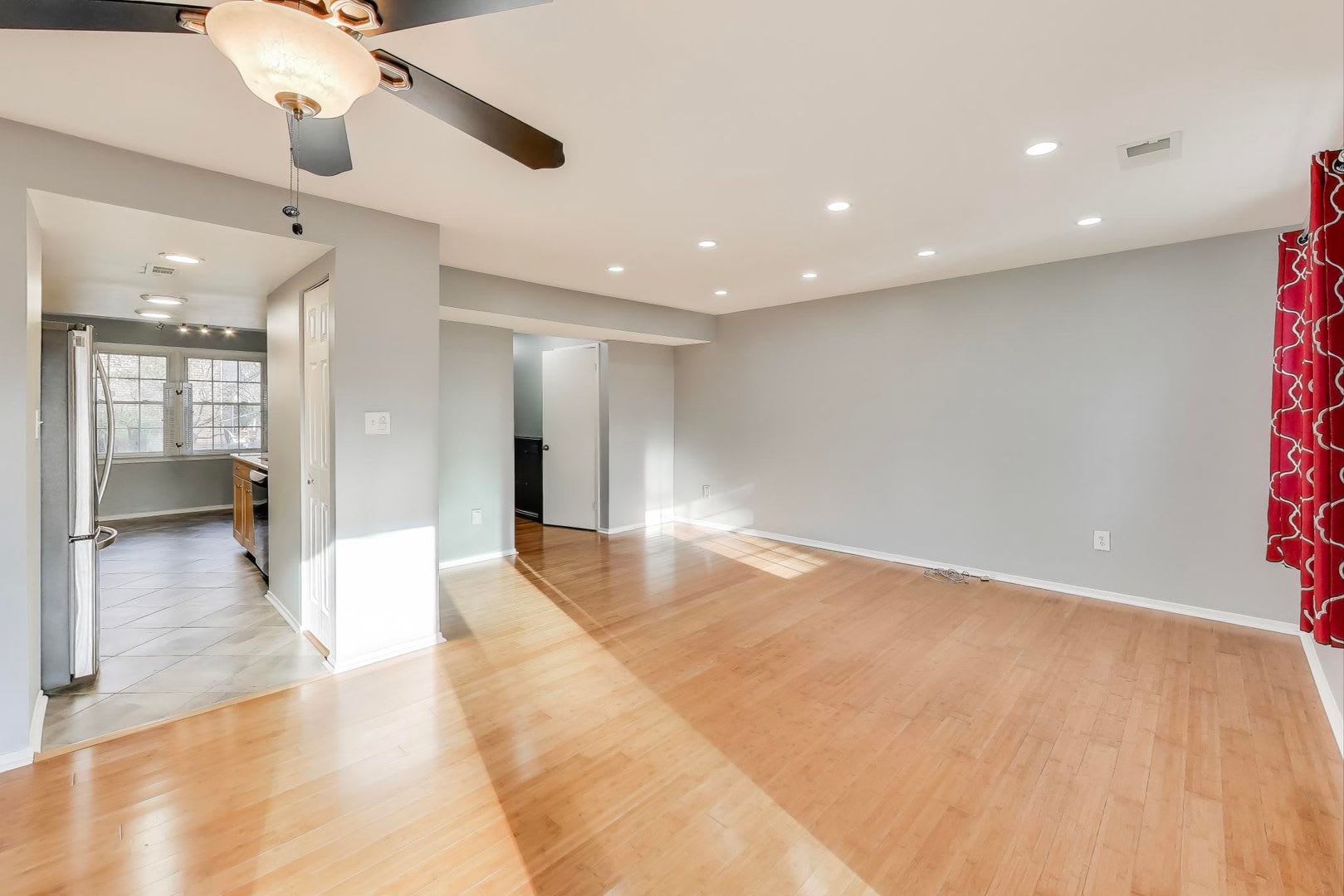 Nicely Remodeled 3 bed / 3.5 BATH's – photo 5