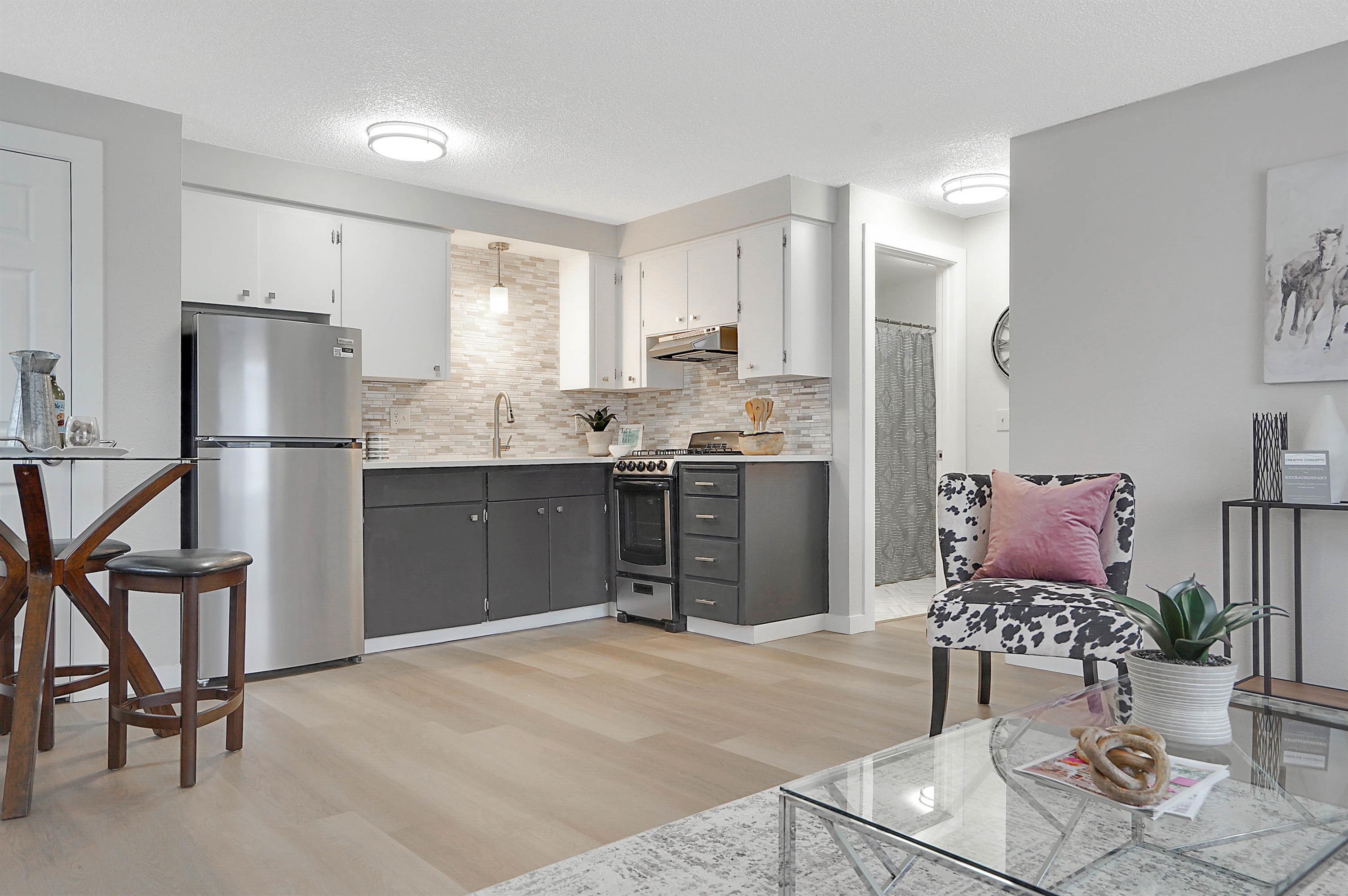 2339 Lee Street – photo 5