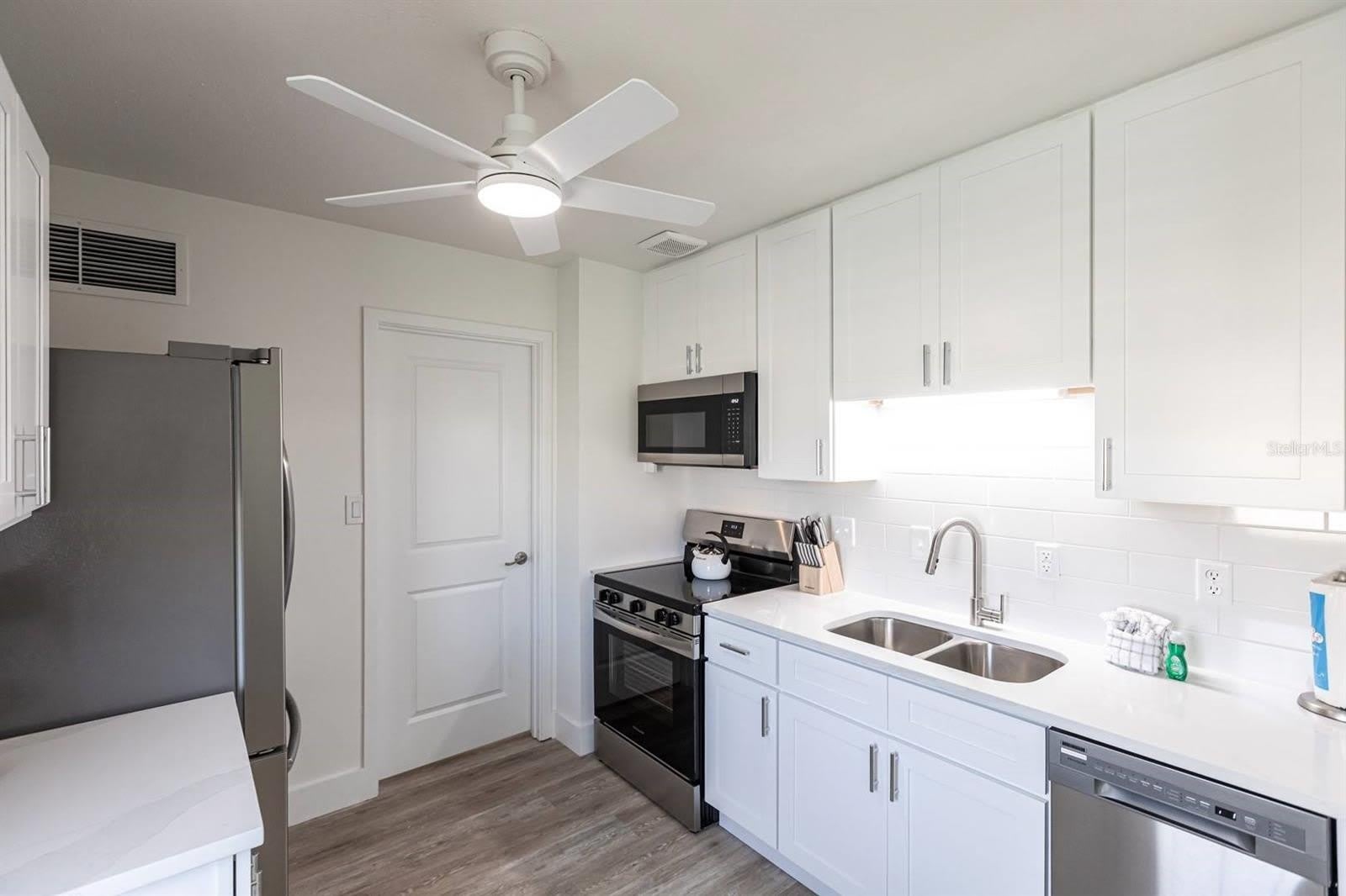 6020 MIDNIGHT PASS Road – photo 5