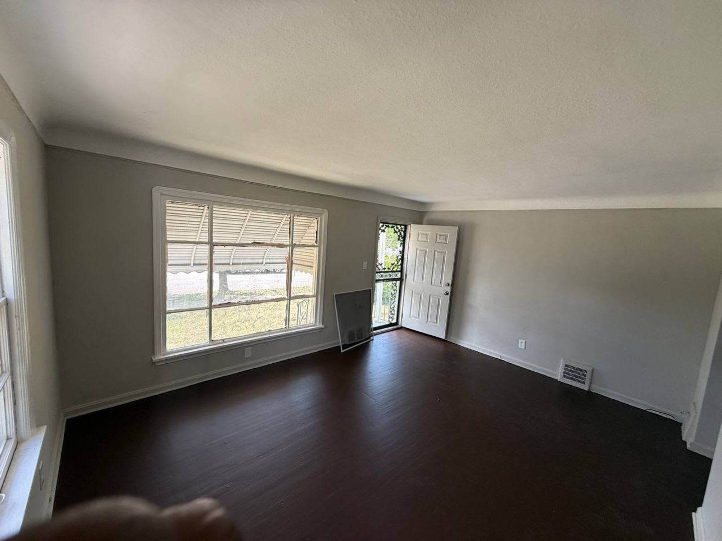 3-Bedroom Cozy Colonial House – photo 2