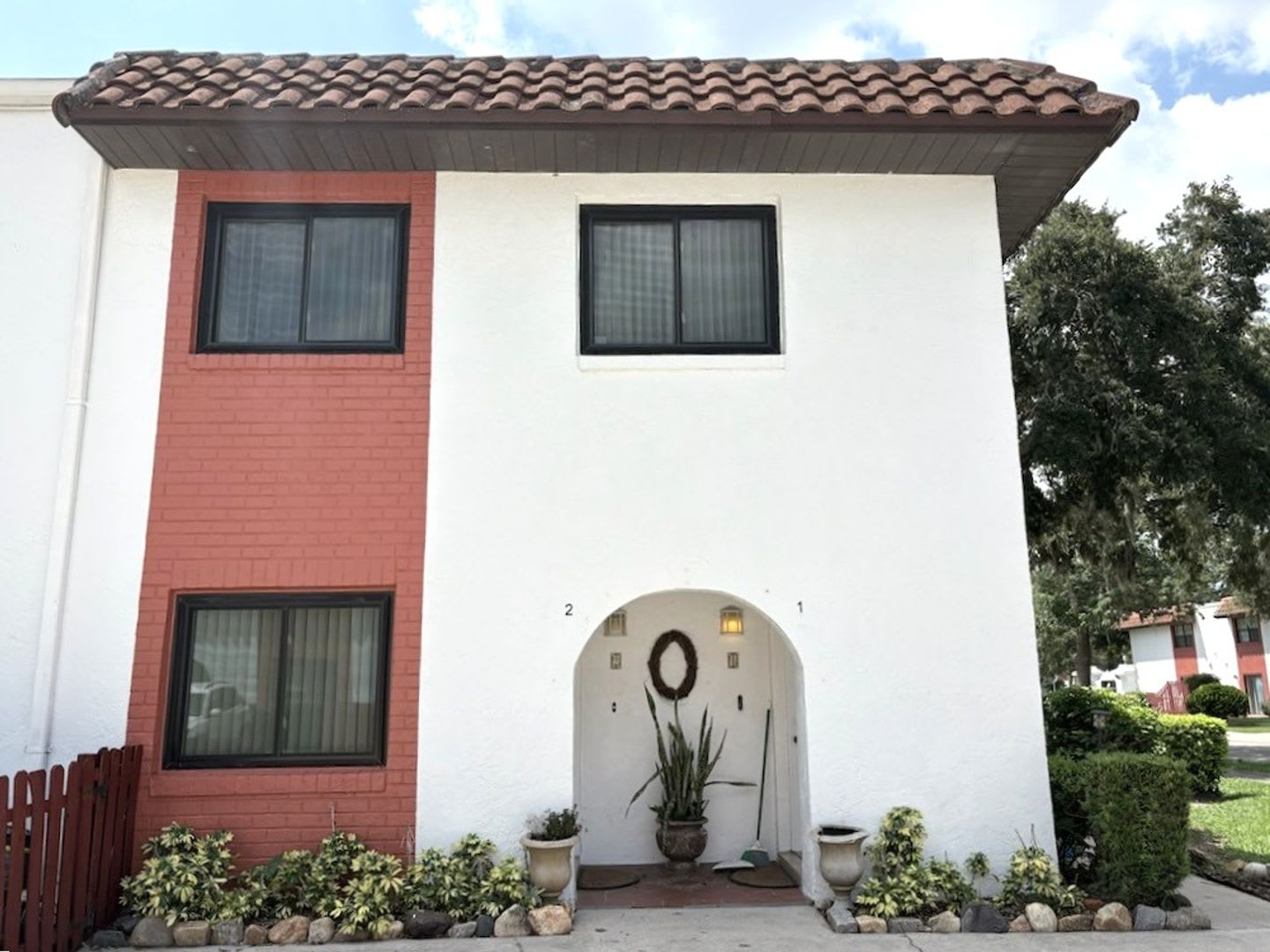 Cozy 2 Bedroom First Floor Condo! – photo 1