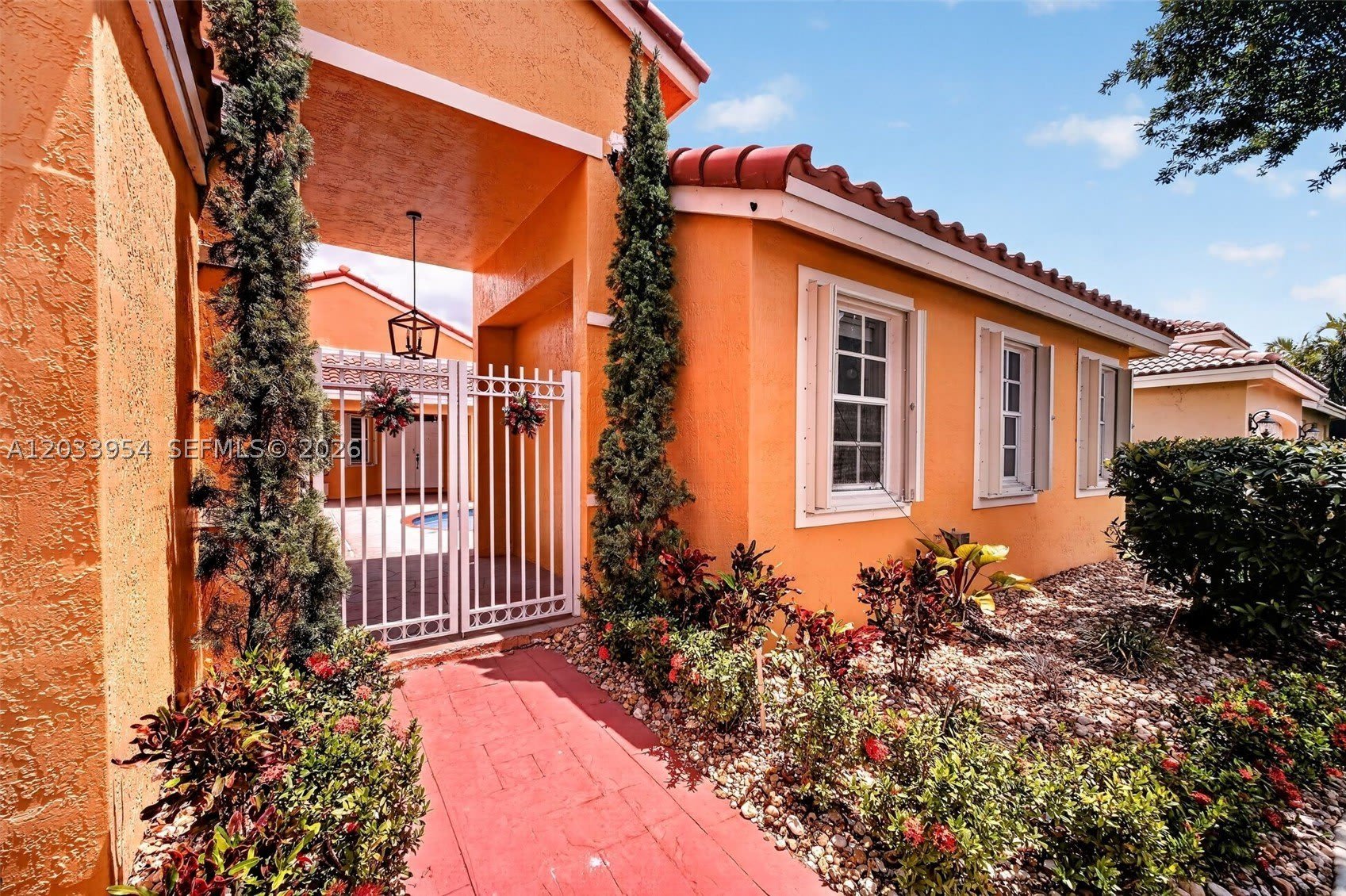 685 SW 198th Ter – photo 3