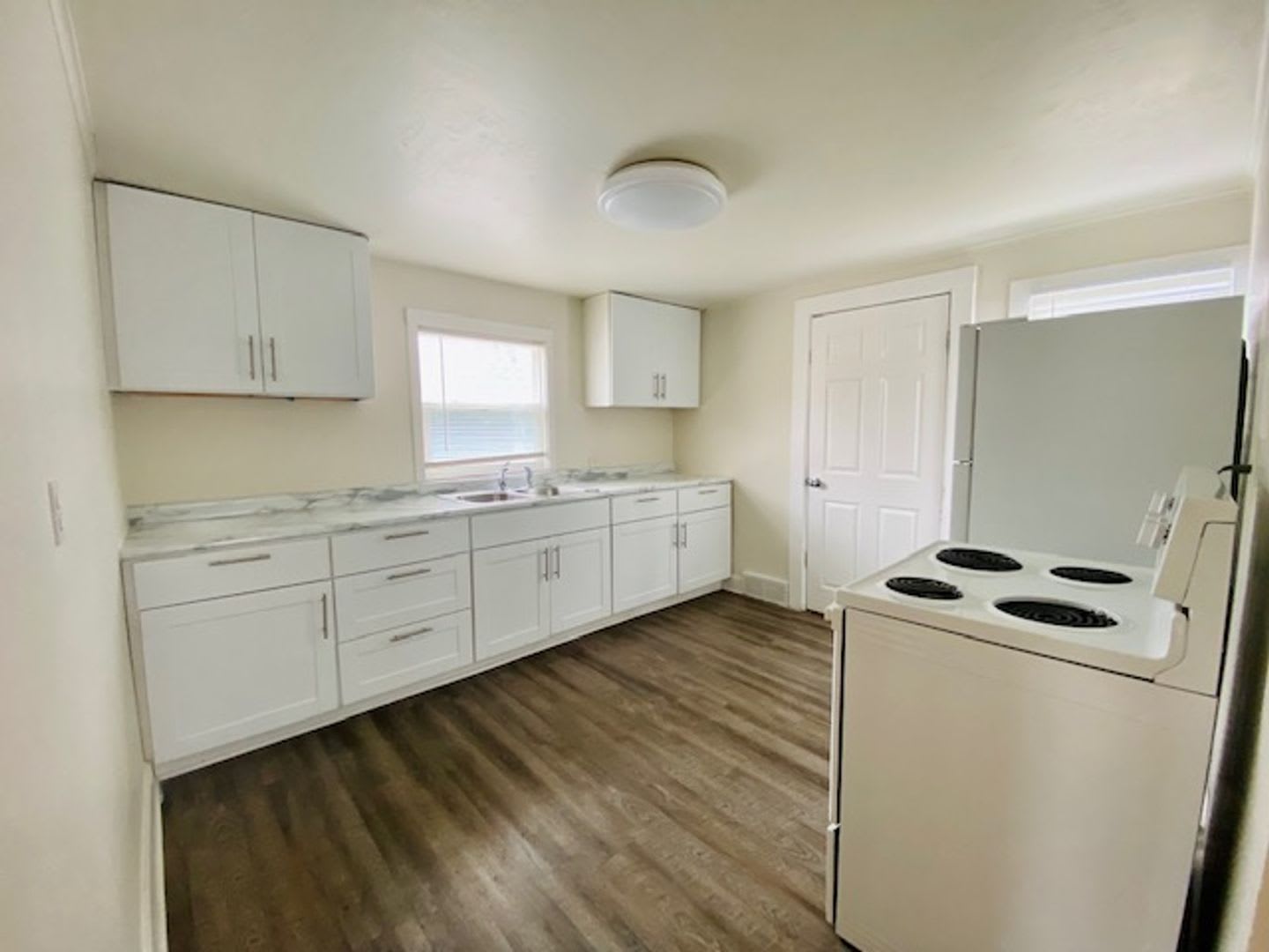 Spacious 2 Bedroom Single Family Home Available Mid November – photo 4
