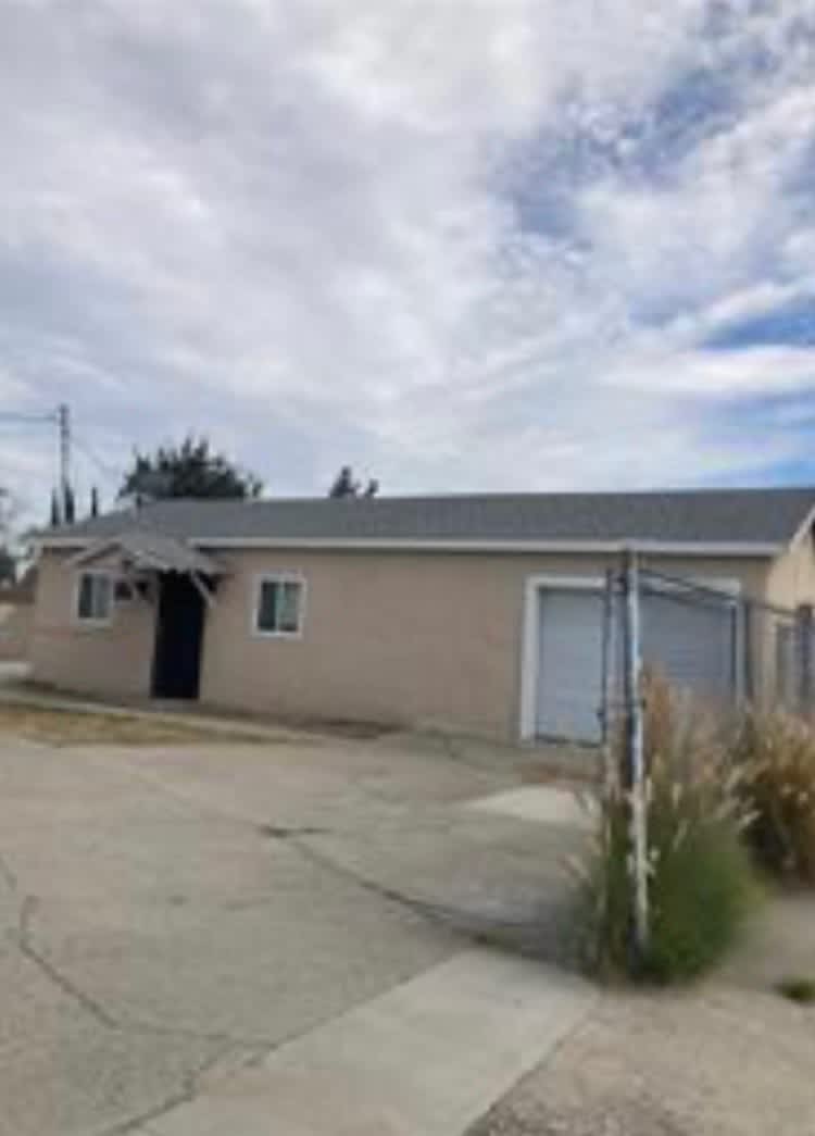 16859 Fairfax St – photo 1