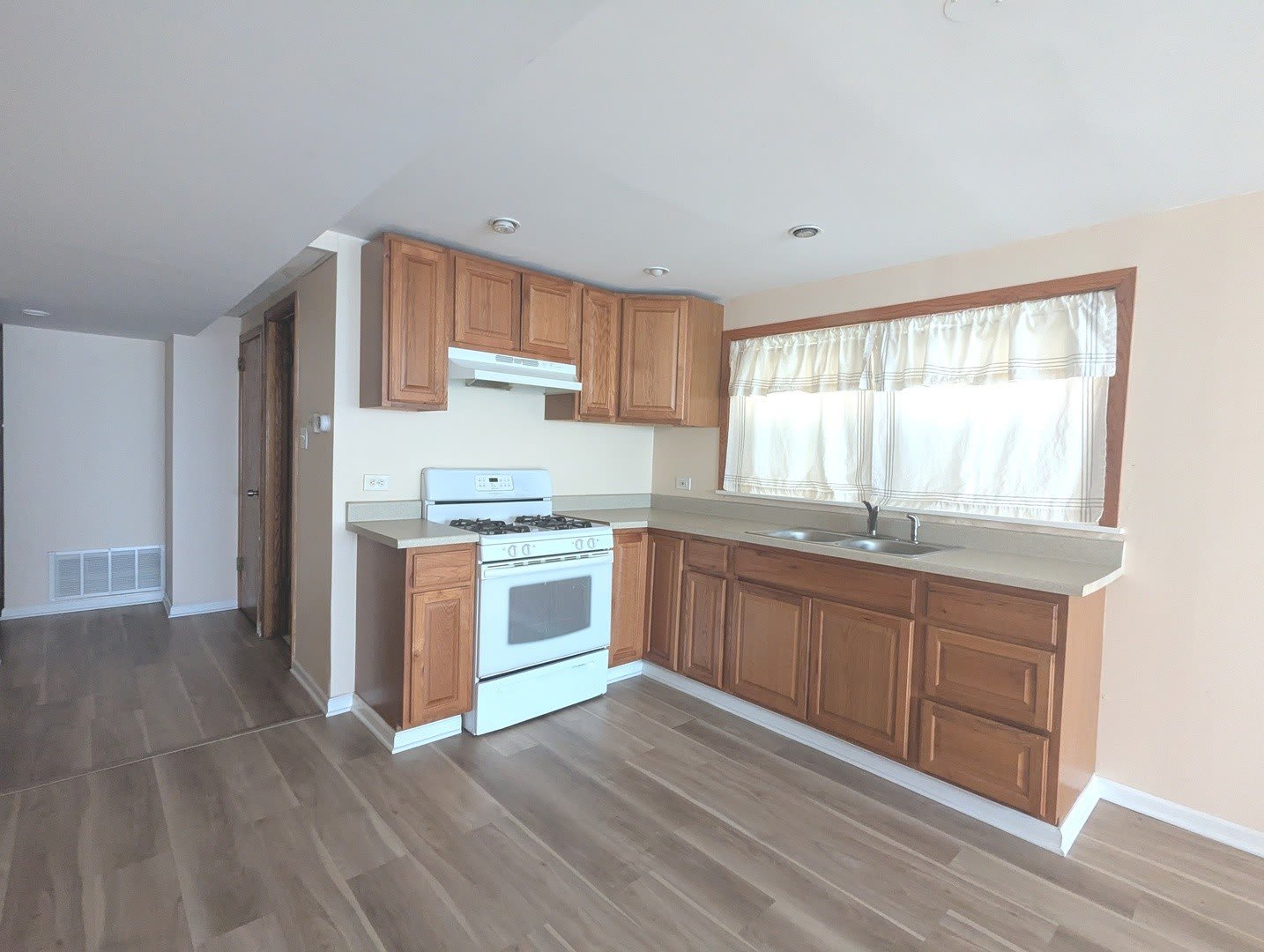 5802 S Archer Avenue – photo 4