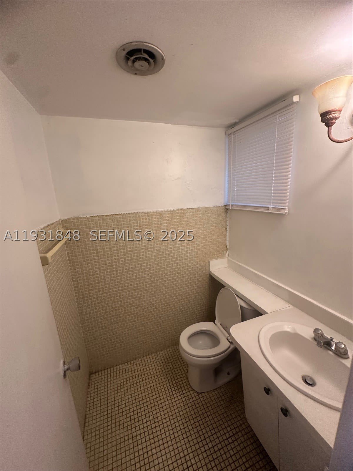 1530 NE 191st St – photo 2