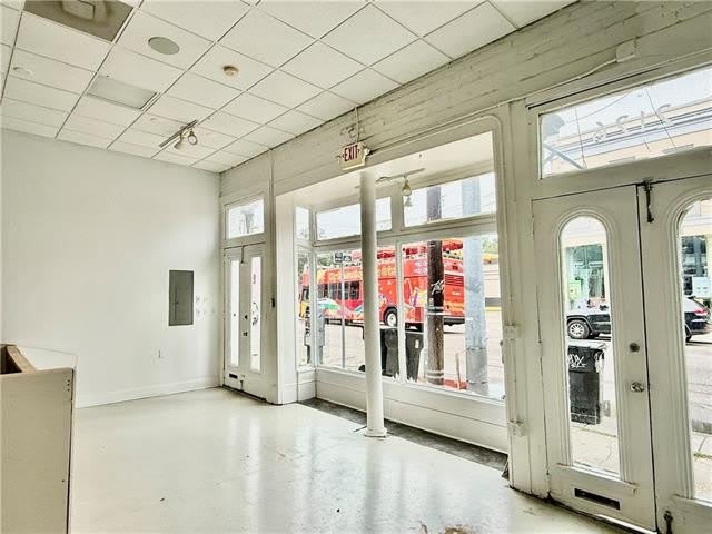 2126 MAGAZINE Street – photo 2